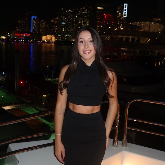 Meet your Posher, Gabrielly - Picture 1 of 1